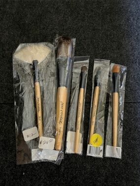 NWT 5 Jane Iredale Cosmetic brushes